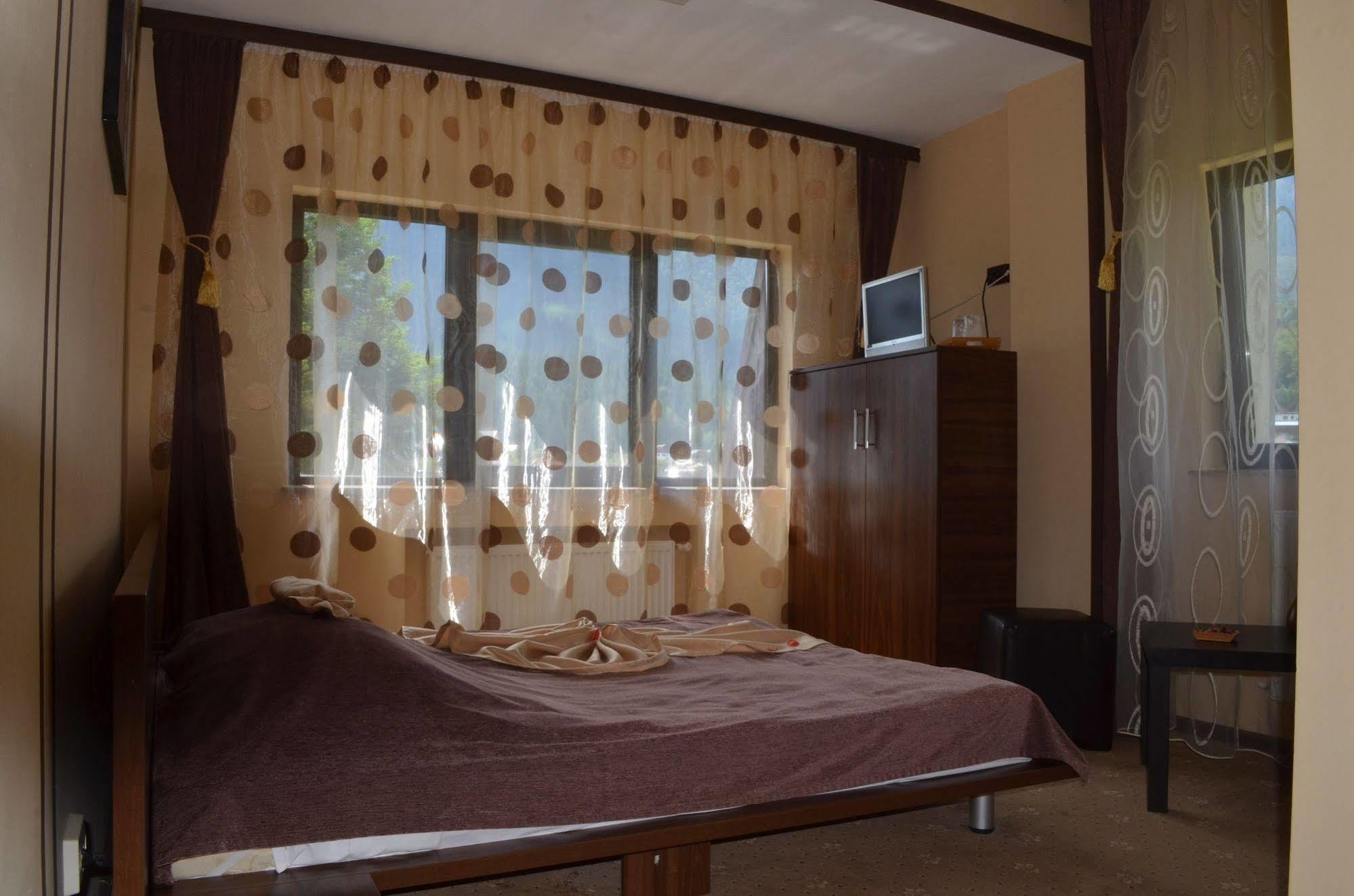 Hotel Magic Club Buşteni Esterno foto