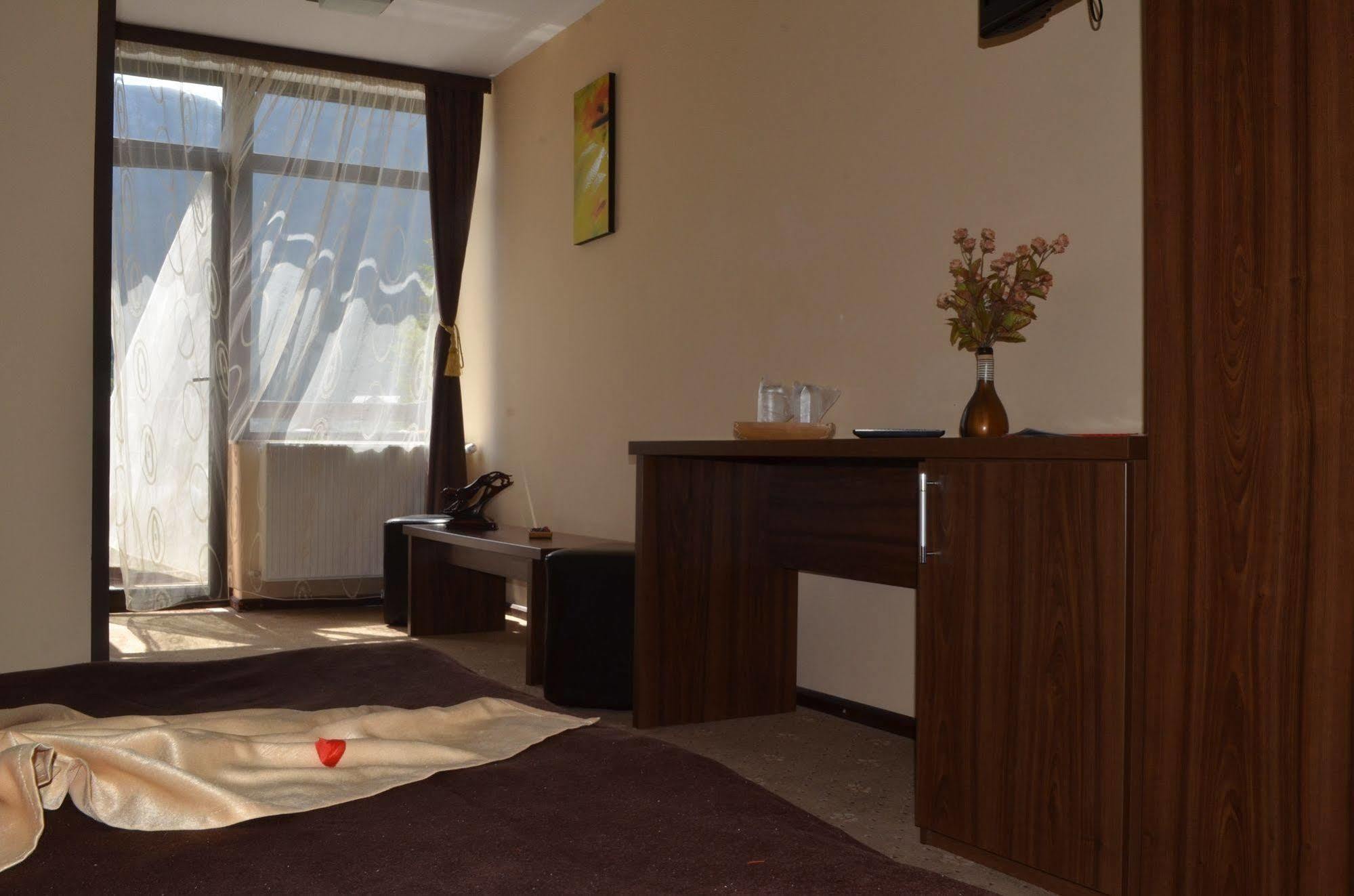 Hotel Magic Club Buşteni Esterno foto