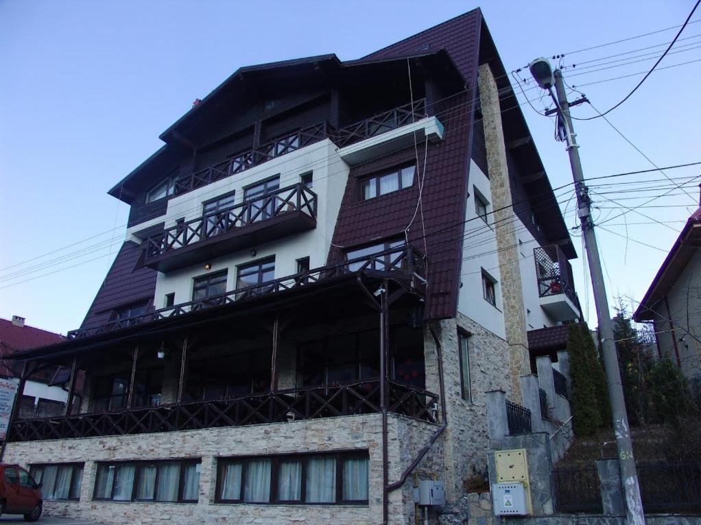 Hotel Magic Club Buşteni Esterno foto